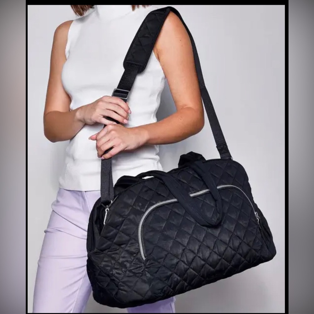 Vera Bradley Performance Twill Weekender Travel Carry-On Bag Duffle Red luggage - Picture 11 of 11